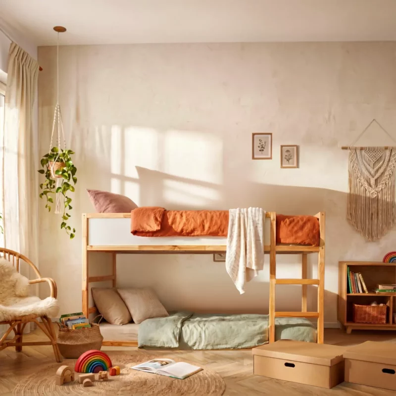 Plateforme surélevée NestUp pour lit IKEA KURA en bois naturel – avant